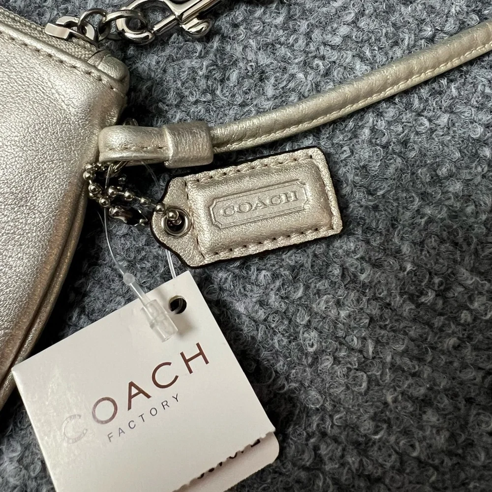 Coach Wallet Women‎ Leather Metallic Silver Wristlet Pouch Clutch NWT